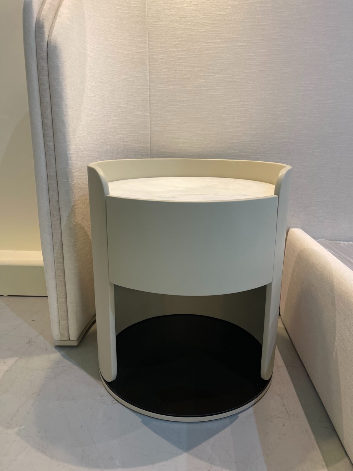 Round Night Table – Ø50 × H57 cm - Image 1