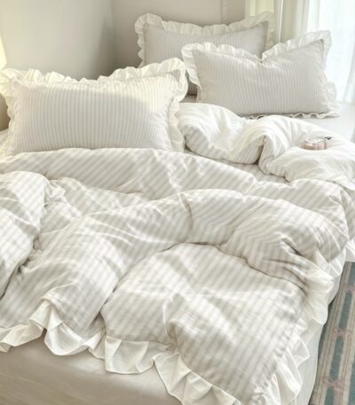 3-piece duvet set with two matching pillowcases on a made bed