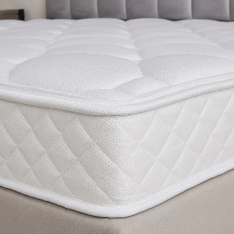 White quilted mattress with diamond stitched side border